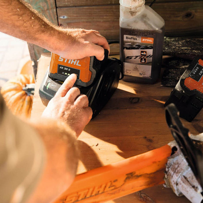 STIHL 4850 430 2525 Battery Charger - AL 101