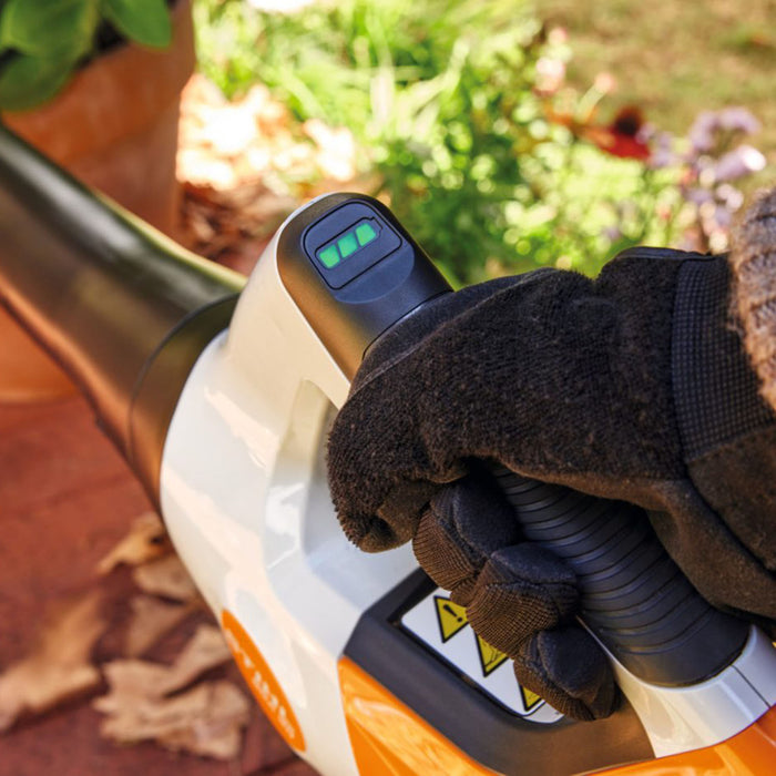 STIHL BGA 30 Kit Supplied with AL 1 charger & 2x AS 2 Batteries BA08 011 5916