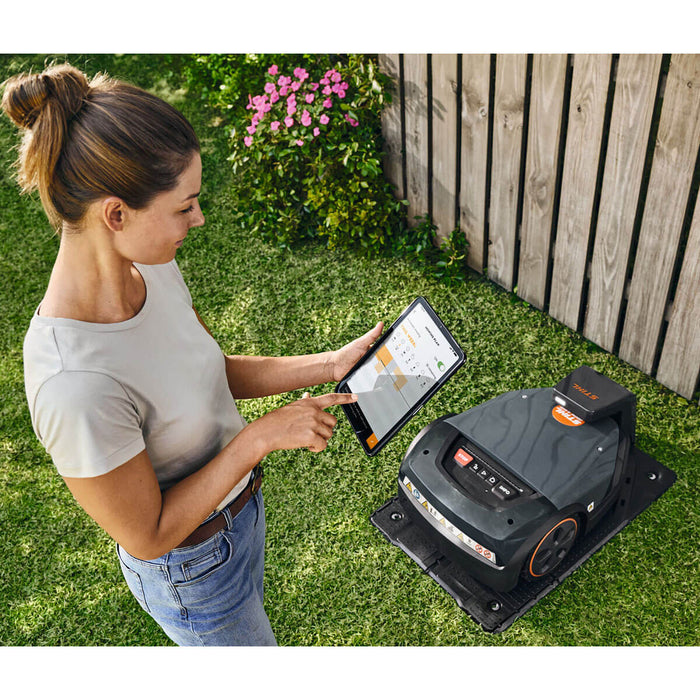 STIHL iMOW® 6 EVO Robotic Mower Fully Automatic Lawn Care for your Garden IA01 011 1445