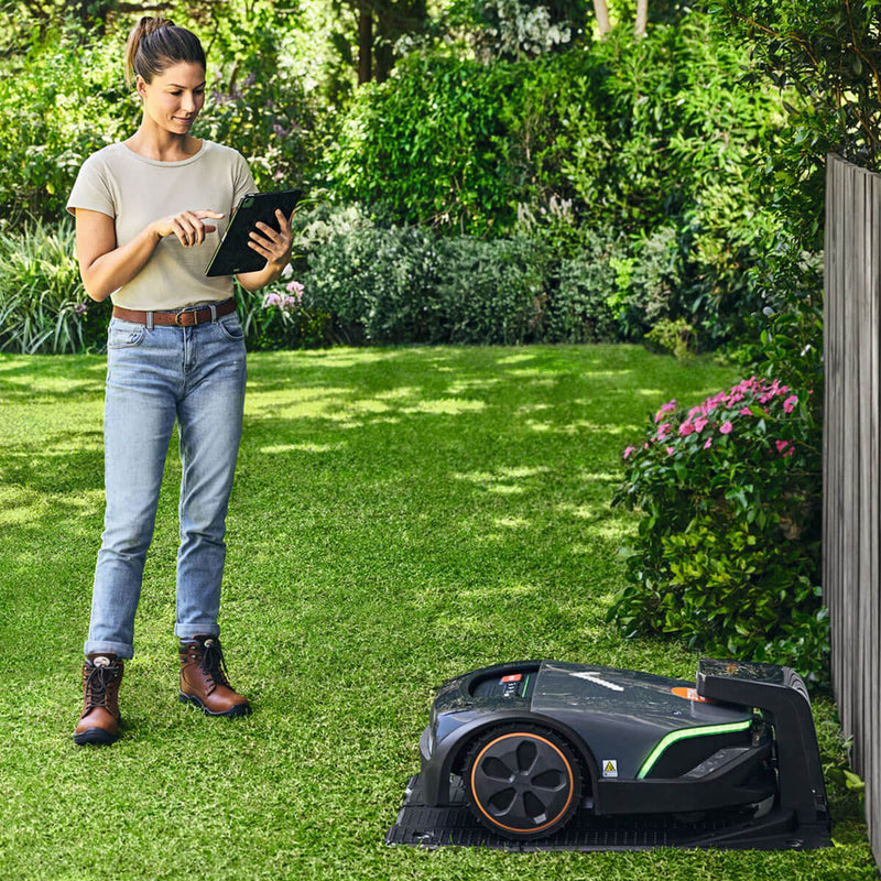 STIHL iMOW® 6 EVO Robotic Mower Fully Automatic Lawn Care for your Garden IA01 011 1445