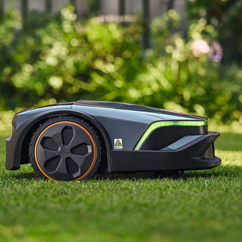 STIHL iMOW® 6 EVO Robotic Mower Fully Automatic Lawn Care for your Garden IA01 011 1445