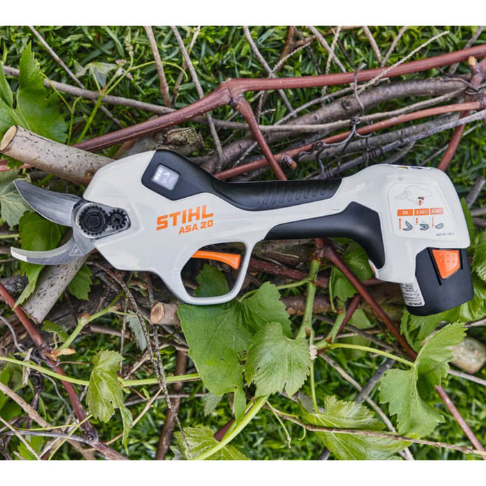 STIHL ASA 20 Kit Supplied With AS 2 Battery, AL 1 Charger & Scabbard Battery Secateurs VA05 011 6213